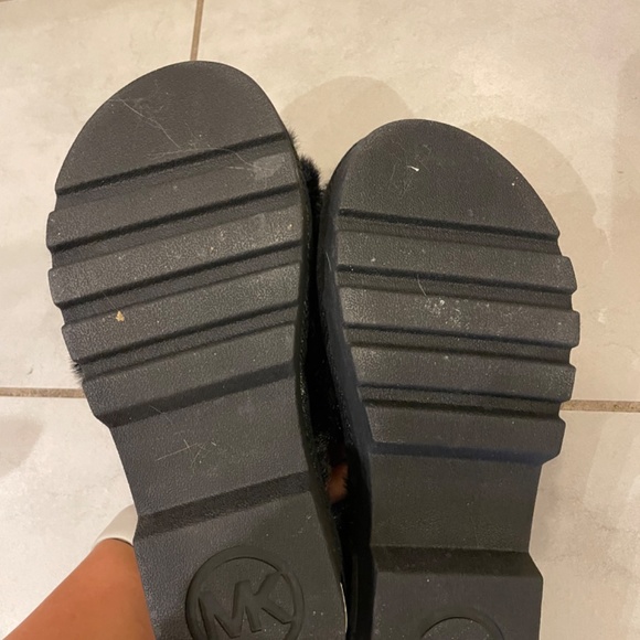 Michael Kors Fluffy Slippers - Picture 4 of 4